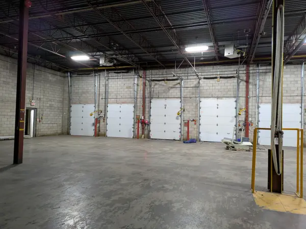 Barrie, ON L4N 8X9,279 Bayview DR #B