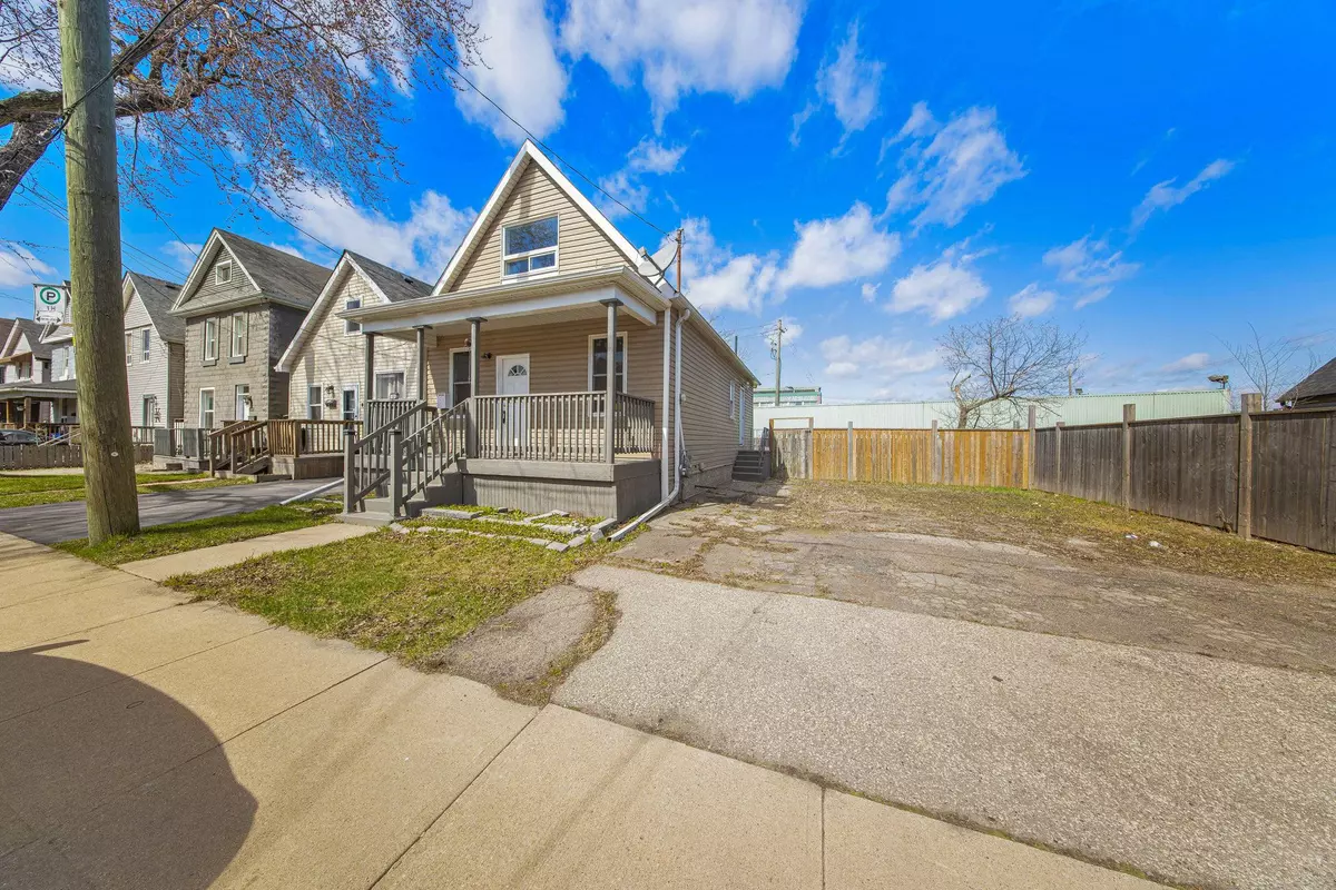 Hamilton, ON L8L 4B7,109 Gertrude ST
