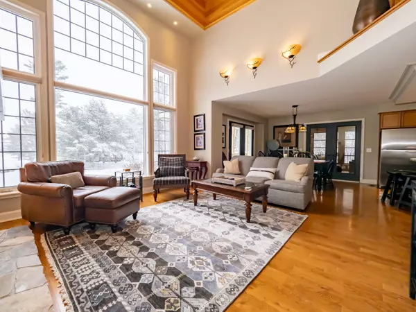 Muskoka Lakes, ON P0B 1J0,3876 Muskoka Road 118 HWY W #Carling 9 W8