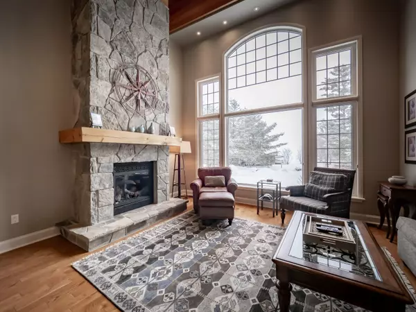 Muskoka Lakes, ON P0B 1J0,3876 Muskoka Road 118 HWY W #Carling 9 W8