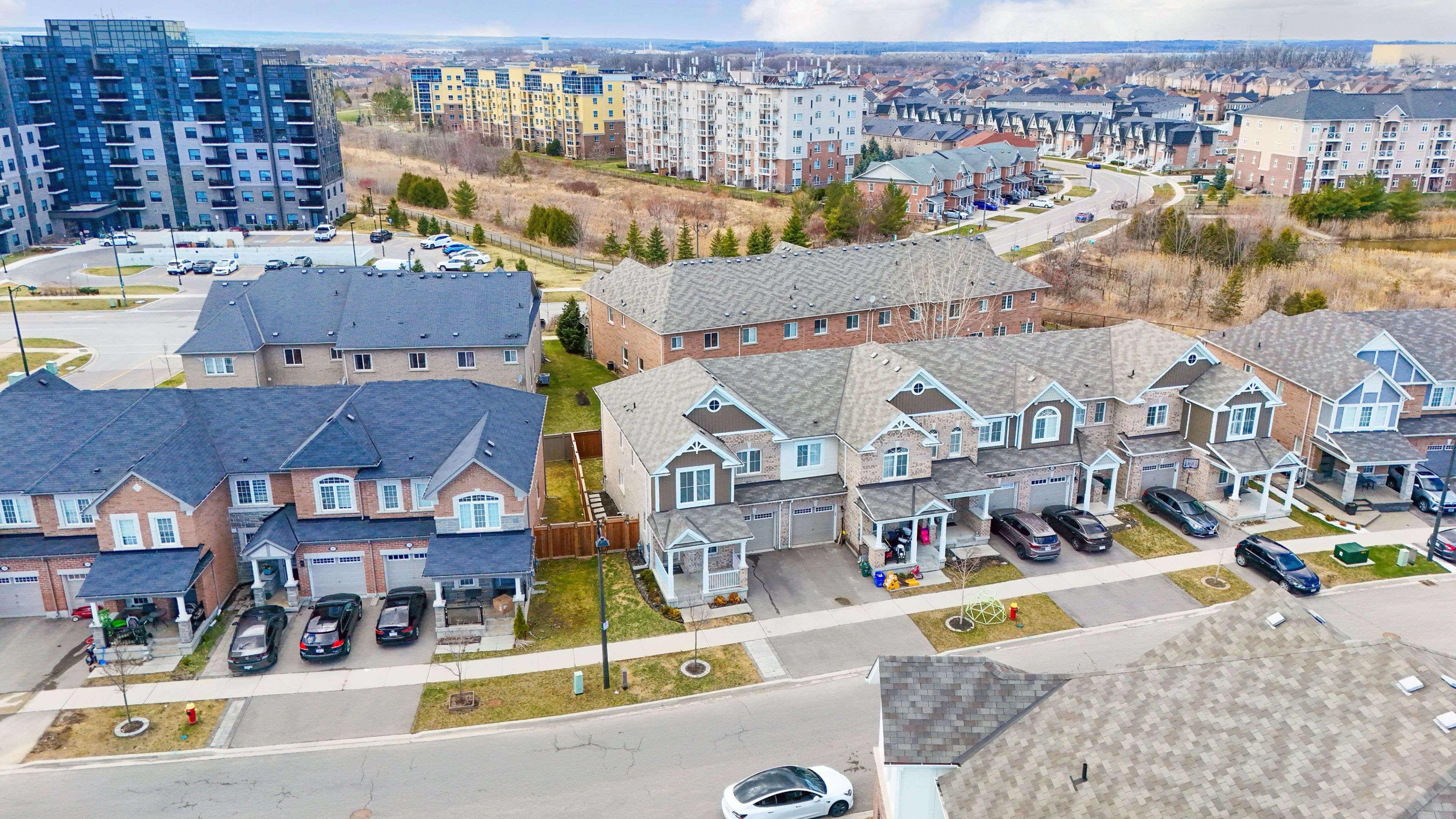 Milton, ON L9T 9J2,1303 Beacham CT