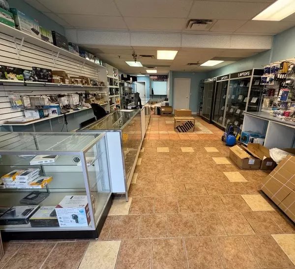 Mississauga, ON L4X 1L9,1900 Dundas ST E #1