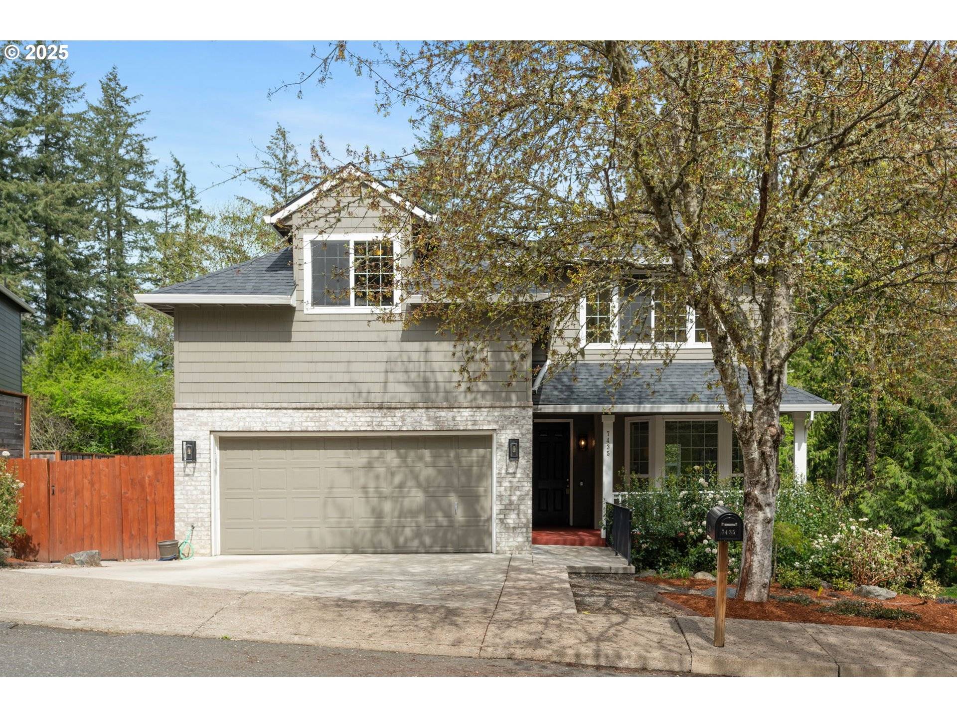 7435 SW 49TH CT, Portland, OR 97219