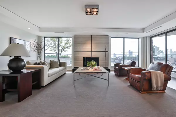 Toronto C09, ON M4T 1E2,33 Jackes AVE #902