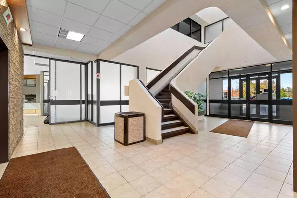 Grande Prairie, AB T8V 5V5,9835 101 AVE #301