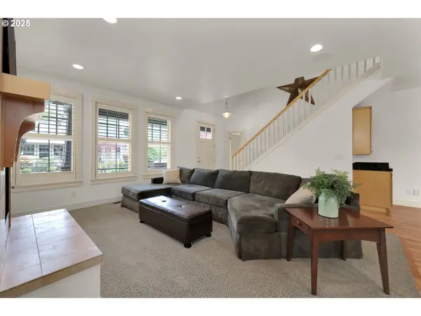 1260 LITTLE JOHN LN, Eugene, OR 97401