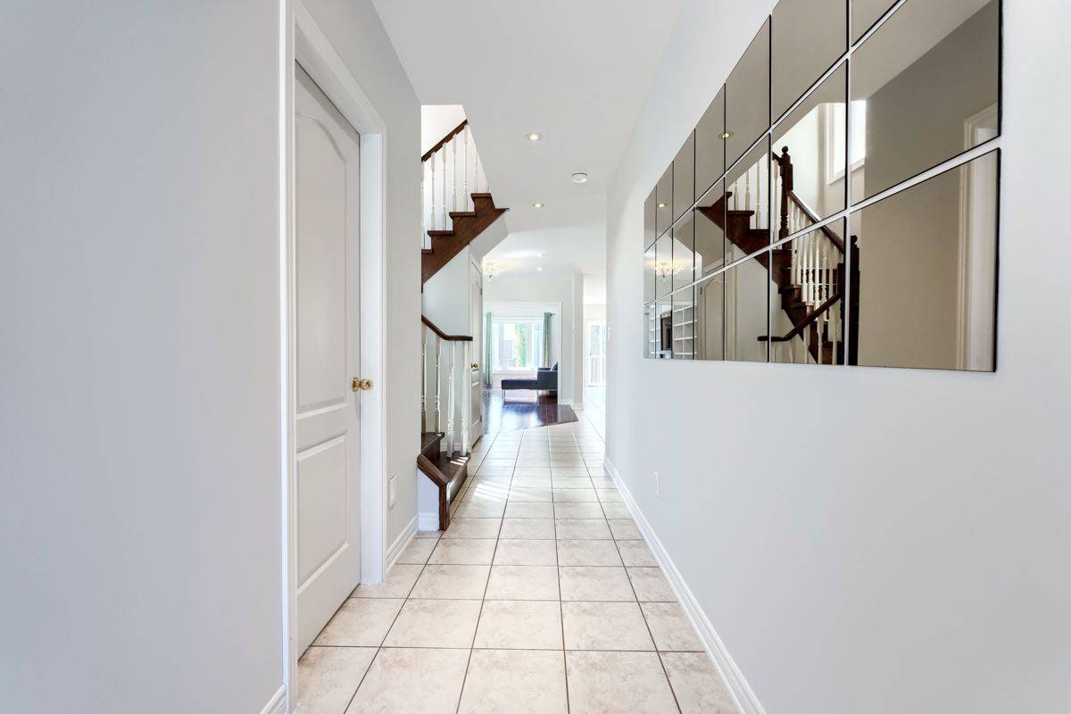 Mississauga, ON L5V 2Z8,6101 Coxswain CRES