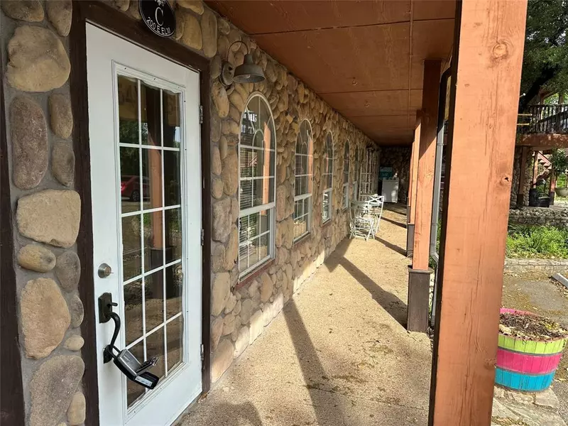 200 E Elm Street #C, Glen Rose, TX 76043