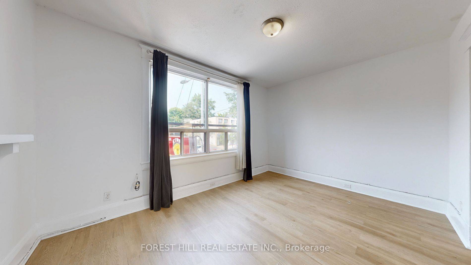 Toronto C02, ON M6C 1A7,645 St Clair AVE W #Upper 1