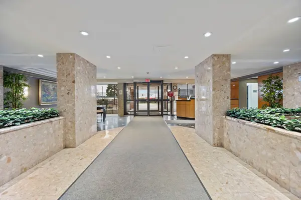 Toronto W10, ON M9W 6X8,6 Humberline DR #425