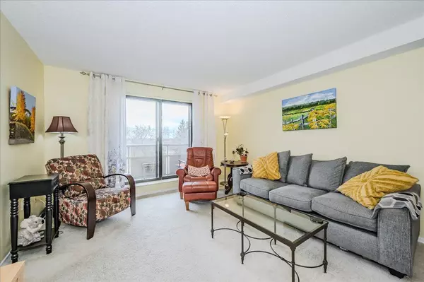 93 Westwood RD #403, Guelph, ON N1H 7J7