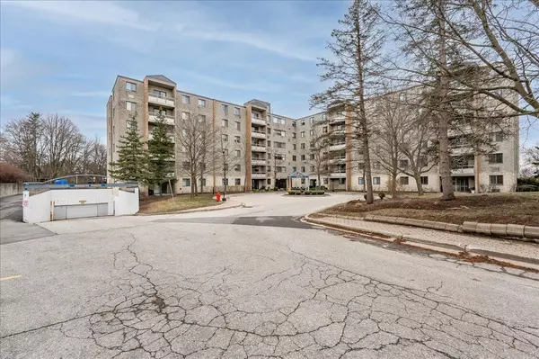 Guelph, ON N1H 7J7,93 Westwood RD #403