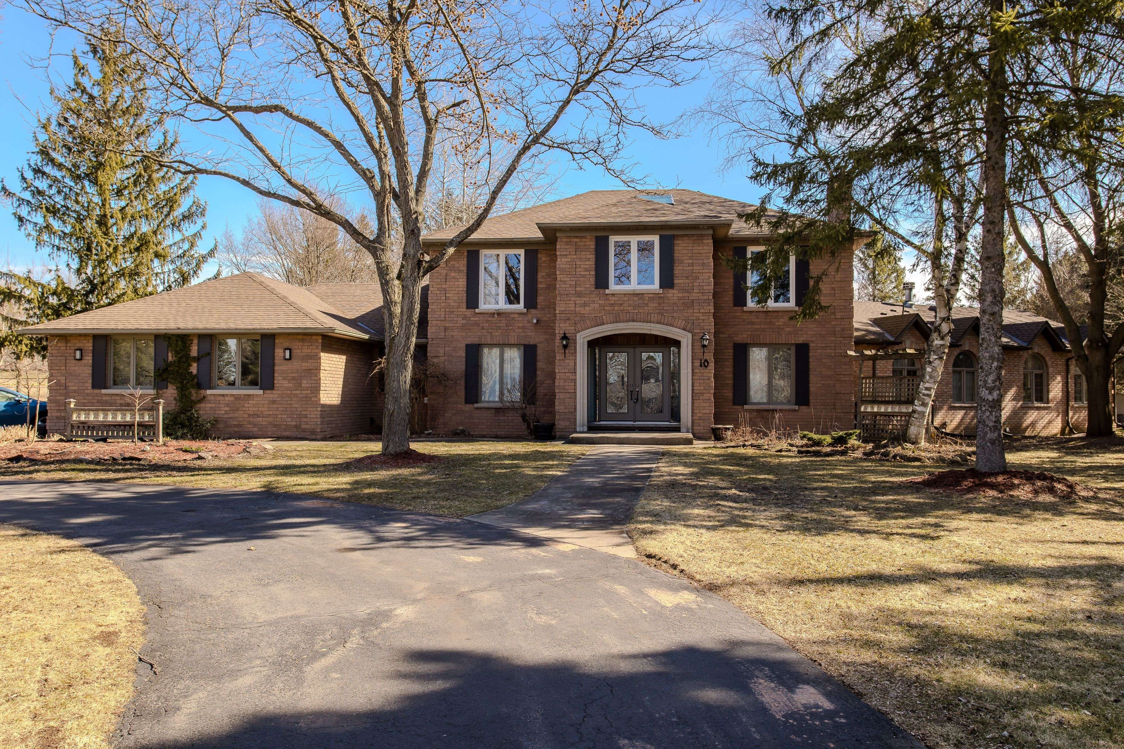 10 Karendale CRES, Hamilton, ON L0R 1K0