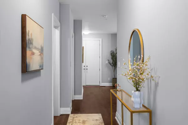 Newmarket, ON L3Y 1K1,260 EAGLE ST #27