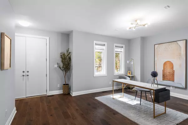 Newmarket, ON L3Y 1K1,260 EAGLE ST #27