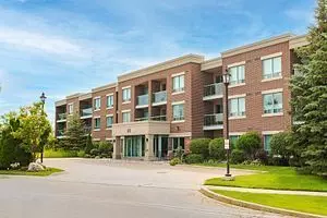 Brampton, ON L6R 3J8,25 Via Rosedale WAY #316