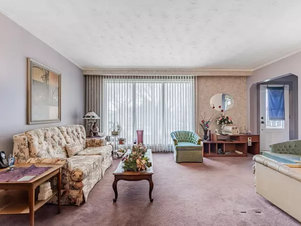 Toronto W10, ON M9W 4P9,7 Heatherglen RD