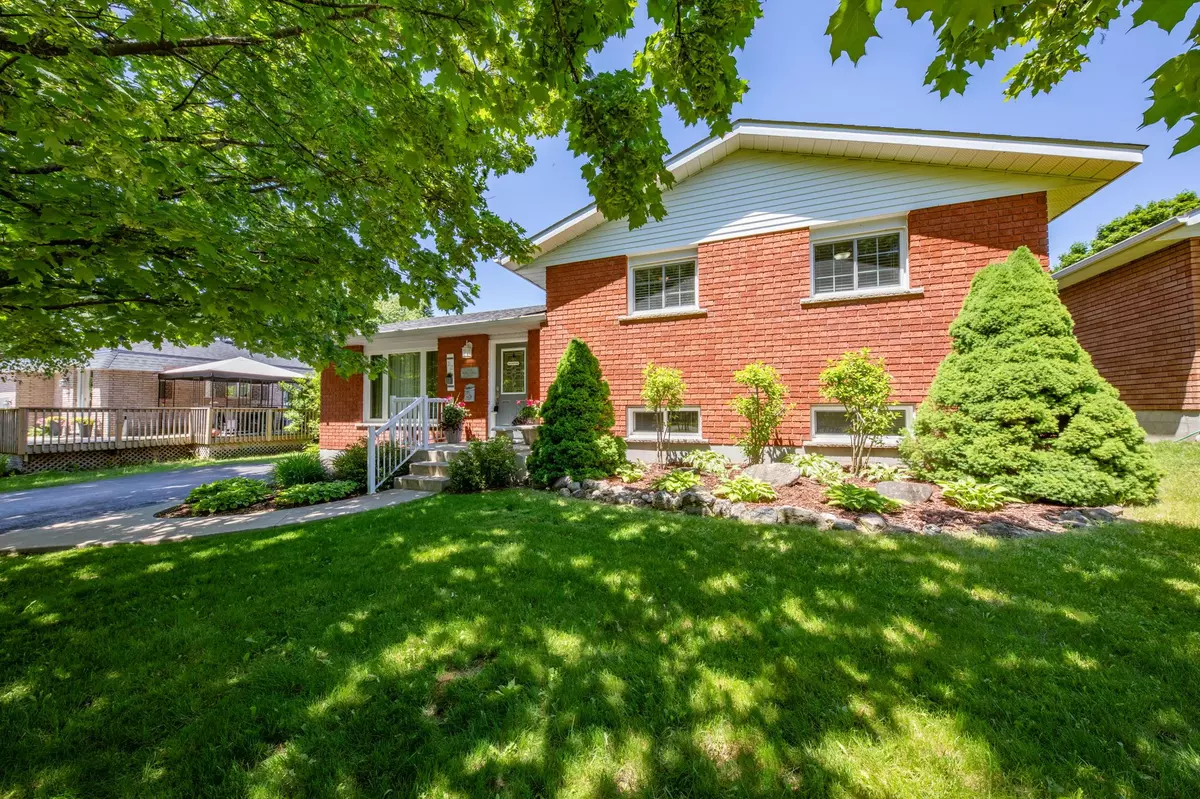 Penetanguishene, ON L9M 1J3,32 BONAVENTURE PL