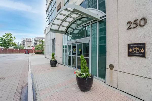Toronto W06, ON M8Y 4G8,250 MANITOBA ST #709