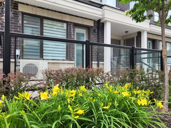 Aurora, ON L4G 3G5,300 Alex Gardner CIR #55