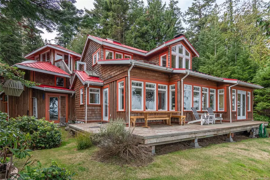 105 Island Park Dr, Galiano Island, BC V0N 1P0
