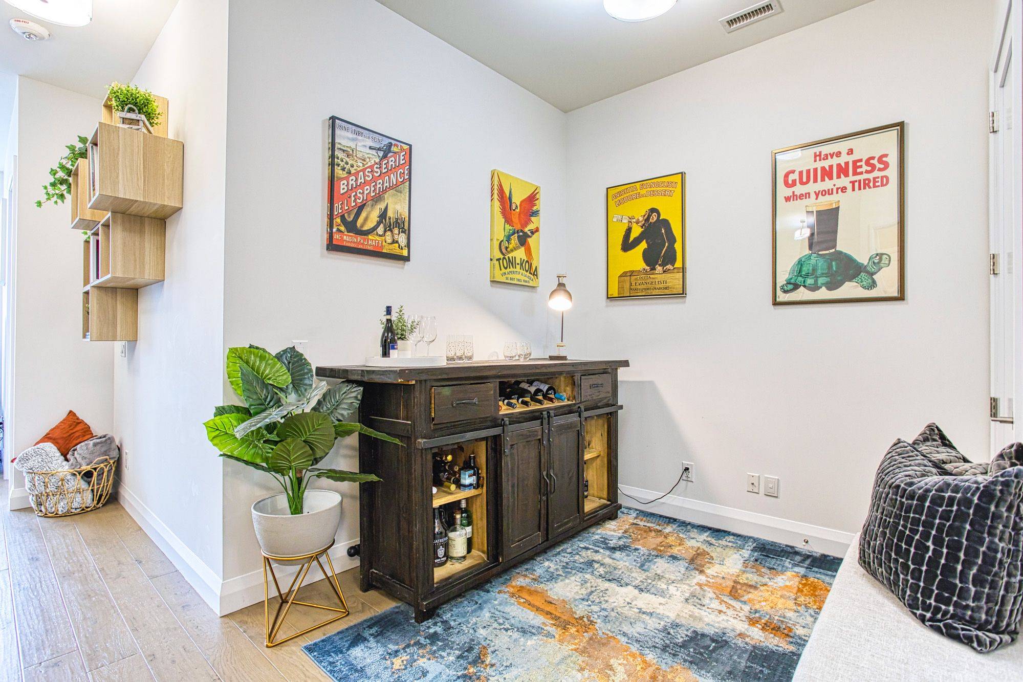 Hamilton, ON L8P 4A6,101 Locke ST S #615