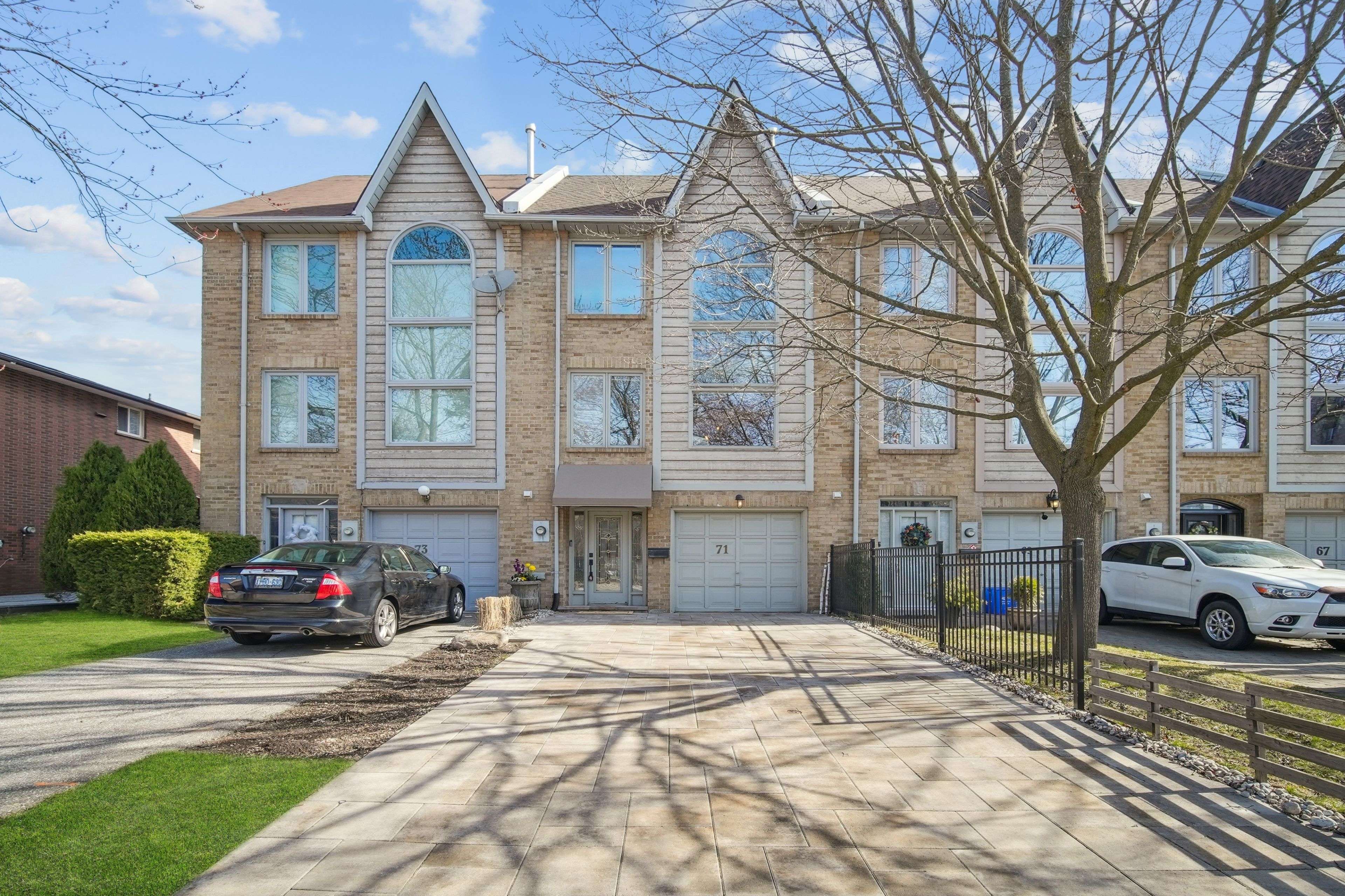 71 Nelson ST,  Oakville,  ON L6L 3H7