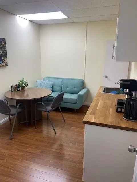 Mississauga, ON L4X 2X6,3045A Southcreek RD