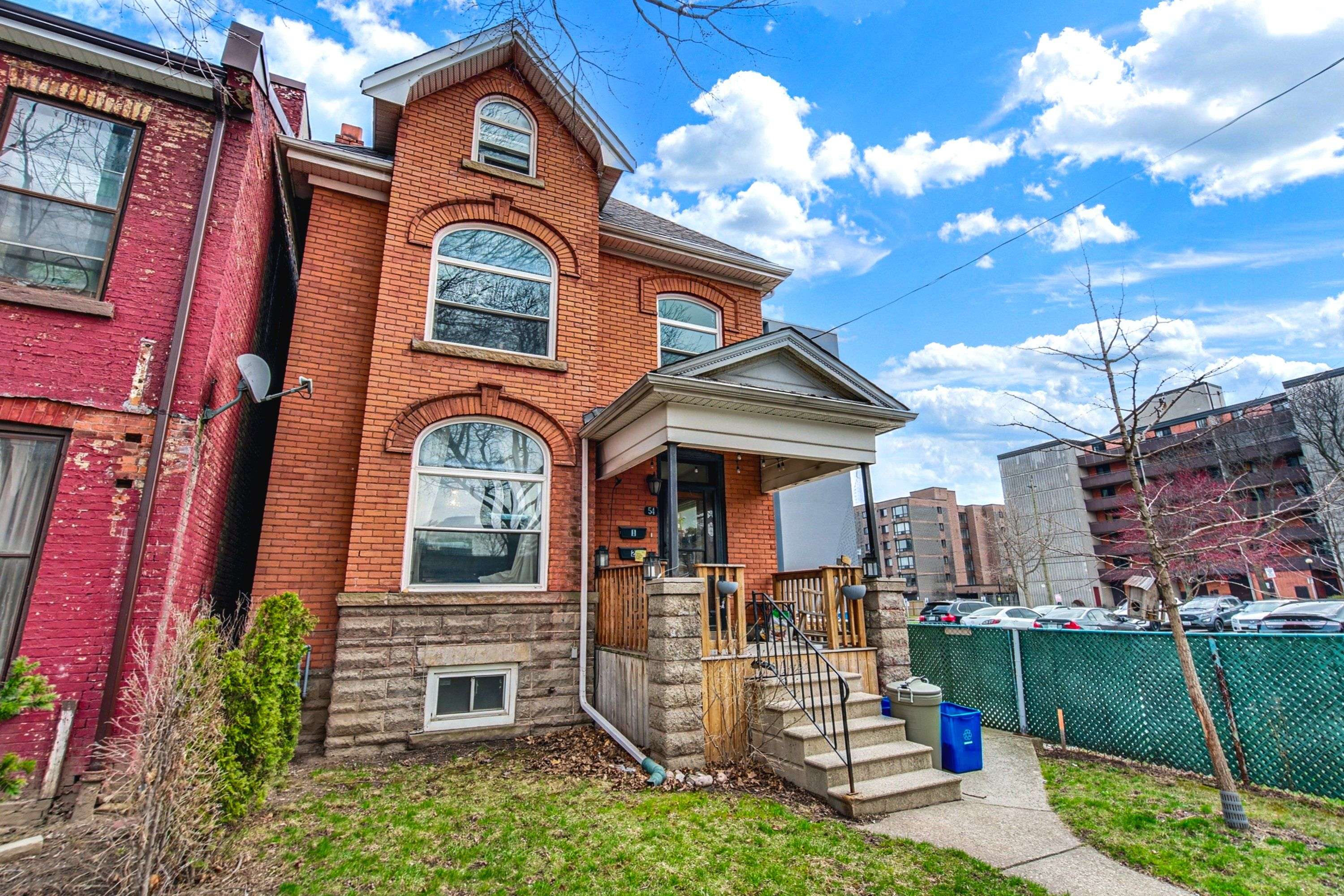 Hamilton, ON L8L 5C2,54 West AVE N