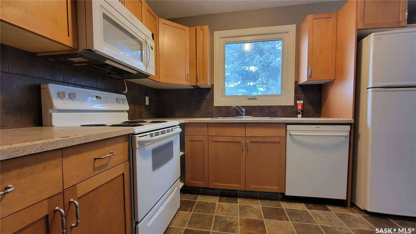 North Battleford, SK S9A 3B2,1482 112th STREET
