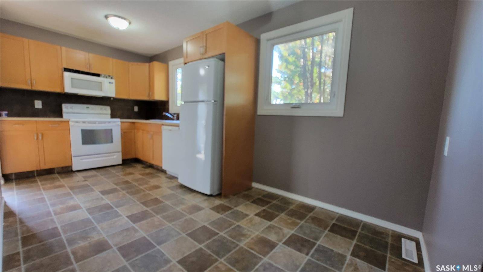 North Battleford, SK S9A 3B2,1482 112th STREET