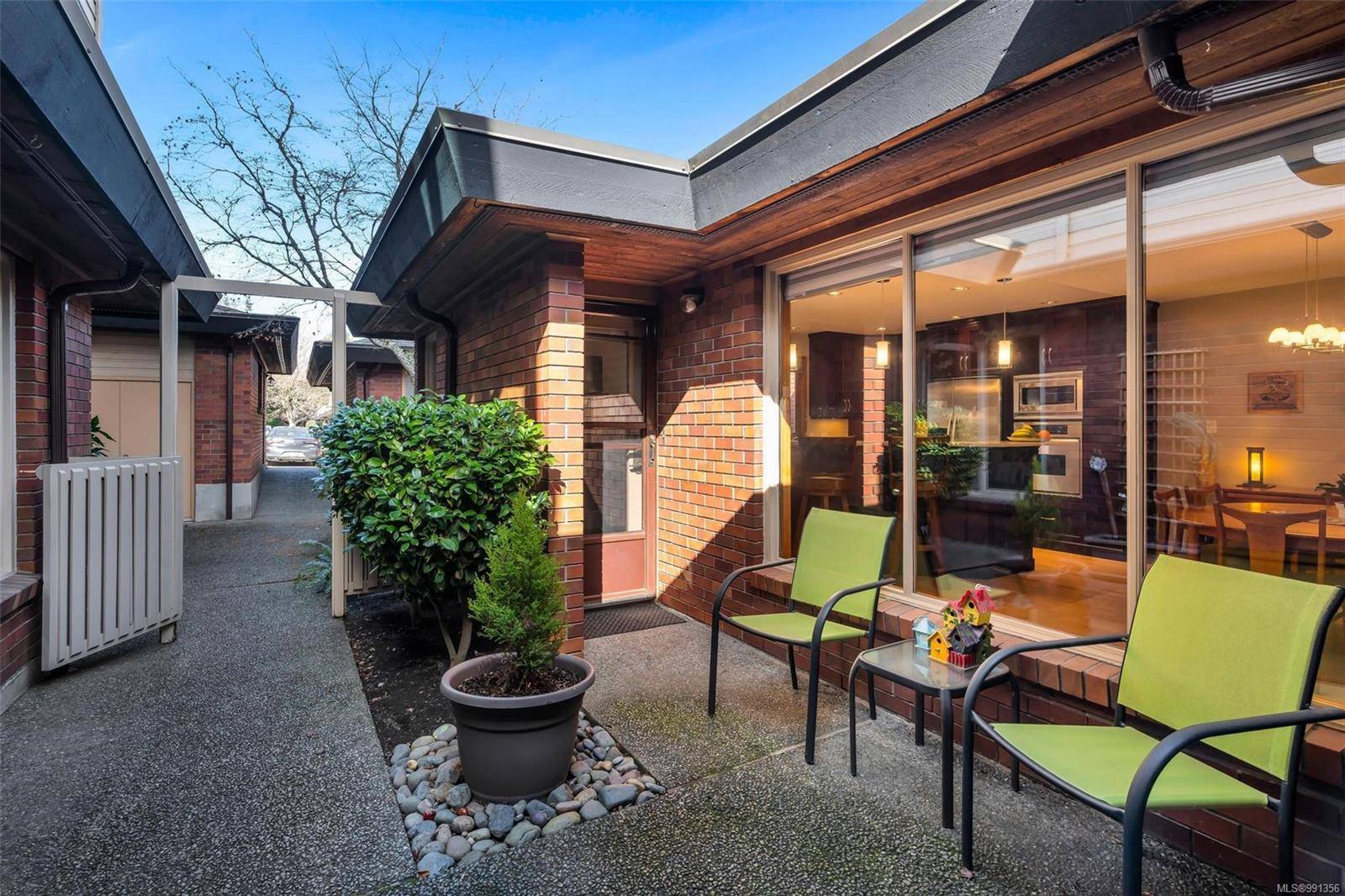 Oak Bay, BC V8P 5M8,2345 Cedar Hill Cross Rd #147