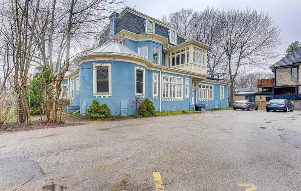 London South, ON N6C 3W8,49 Ridout ST S #5