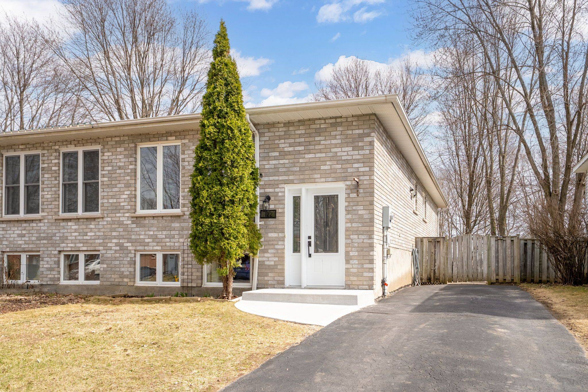 122 Glen Oaks CT, Cornwall, ON K6H 7E6