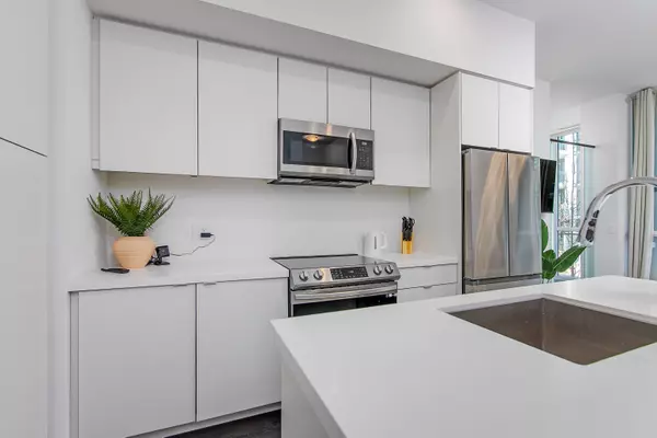 Innisfil, ON L9S 0R5,415 Sea Ray AVE E #112