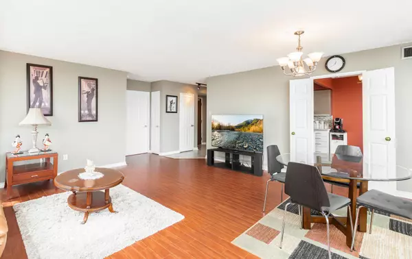 Mississauga, ON L5R 1Y2,50 Kingsbridge Garden CIR #1011