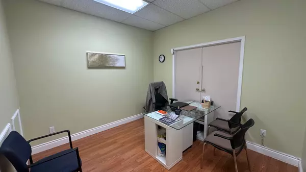 Toronto E07, ON M1S 3L1,55 Nugget AVE #215