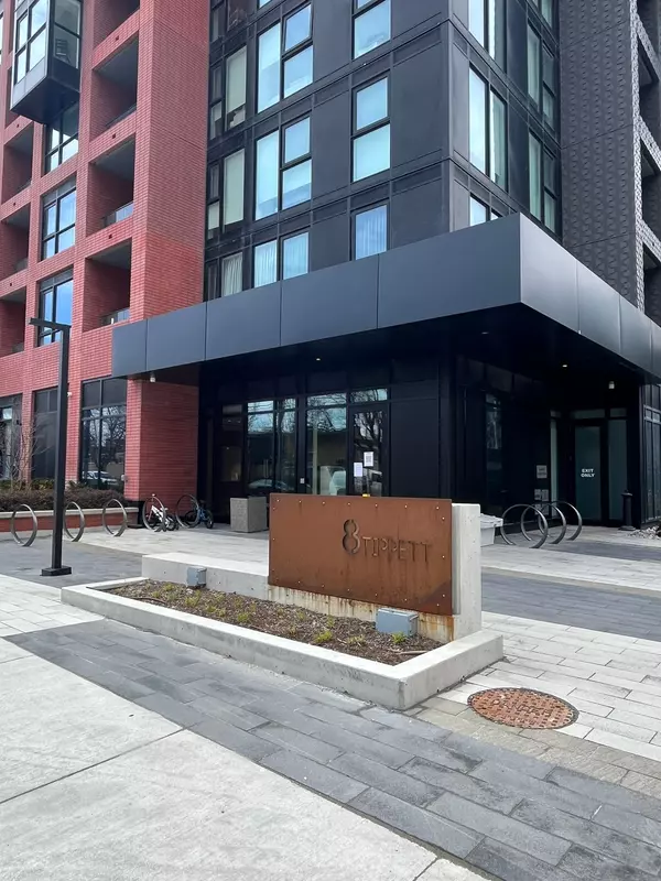 Toronto C06, ON M3H 0E7,8 Tippett RD #1111