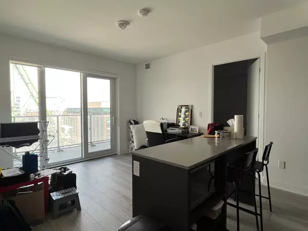 Toronto C06, ON M3H 0E7,8 Tippett RD #1111