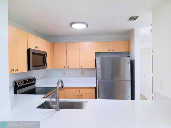 2941 Riverside Dr #105, Coral Springs, FL 33065