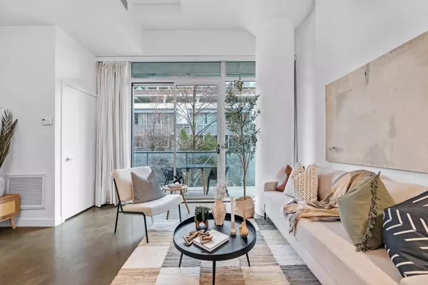 Toronto E01, ON M4M 2S3,201 Carlaw AVE #201