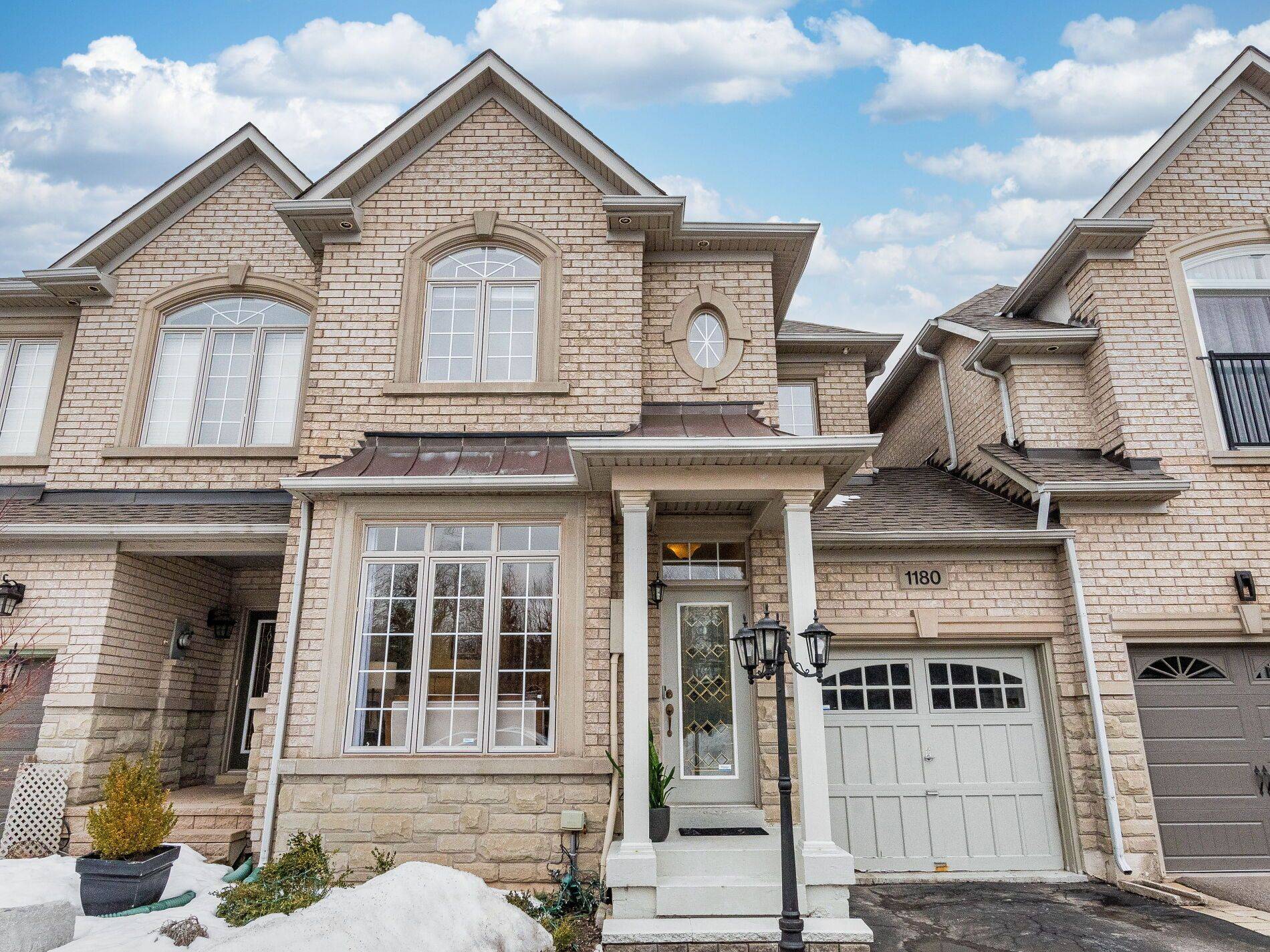 Oakville, ON L6H 7V1,1180 WOODINGTON LN