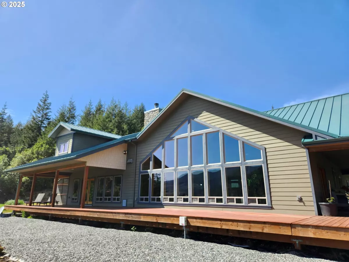 Gold Beach, OR 97444,97425 N BANK ROGUE RIVER RD