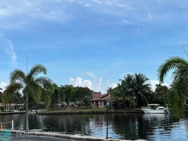 Pompano Beach, FL 33060,130 Cypress Club Dr #322