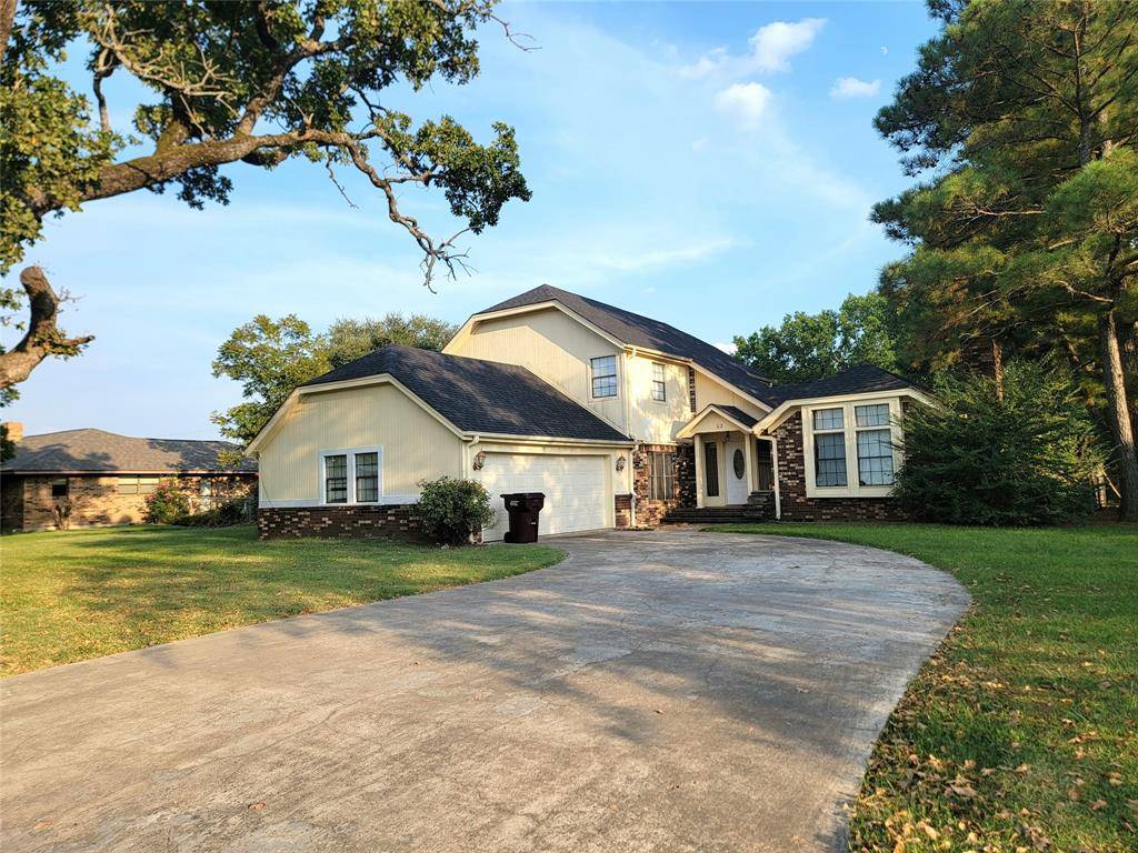 902 W Eleventh, Clarksville, TX 75426