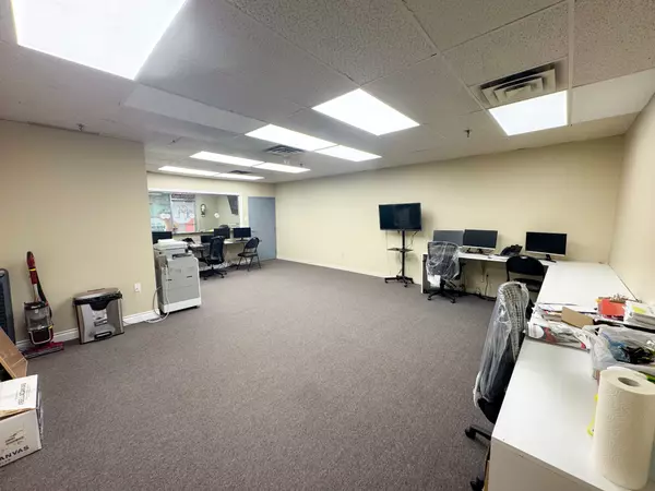 London East, ON N5W 3C9,1700 Dundas ST #5