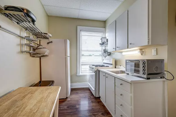 London East, ON N6B 2N1,193 Waterloo ST #2