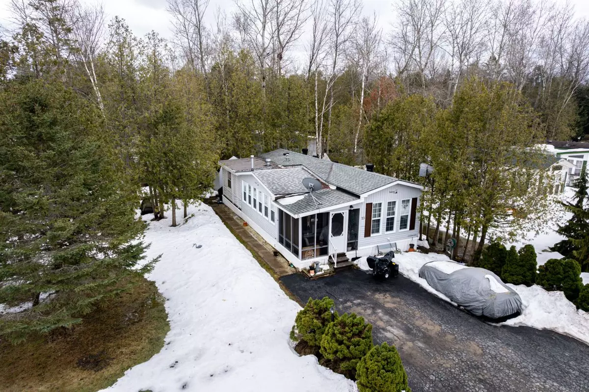 Springwater, ON L0L 1P0,23 PRINCE CHARLES AVE