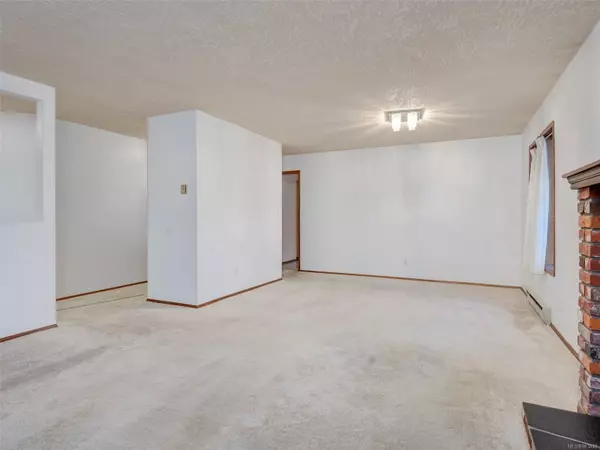 Saanich, BC V8X 1L5,4253 Quadra St