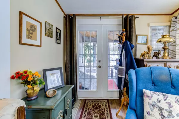 Springwater, ON L0L 1P0,23 PRINCE CHARLES AVE